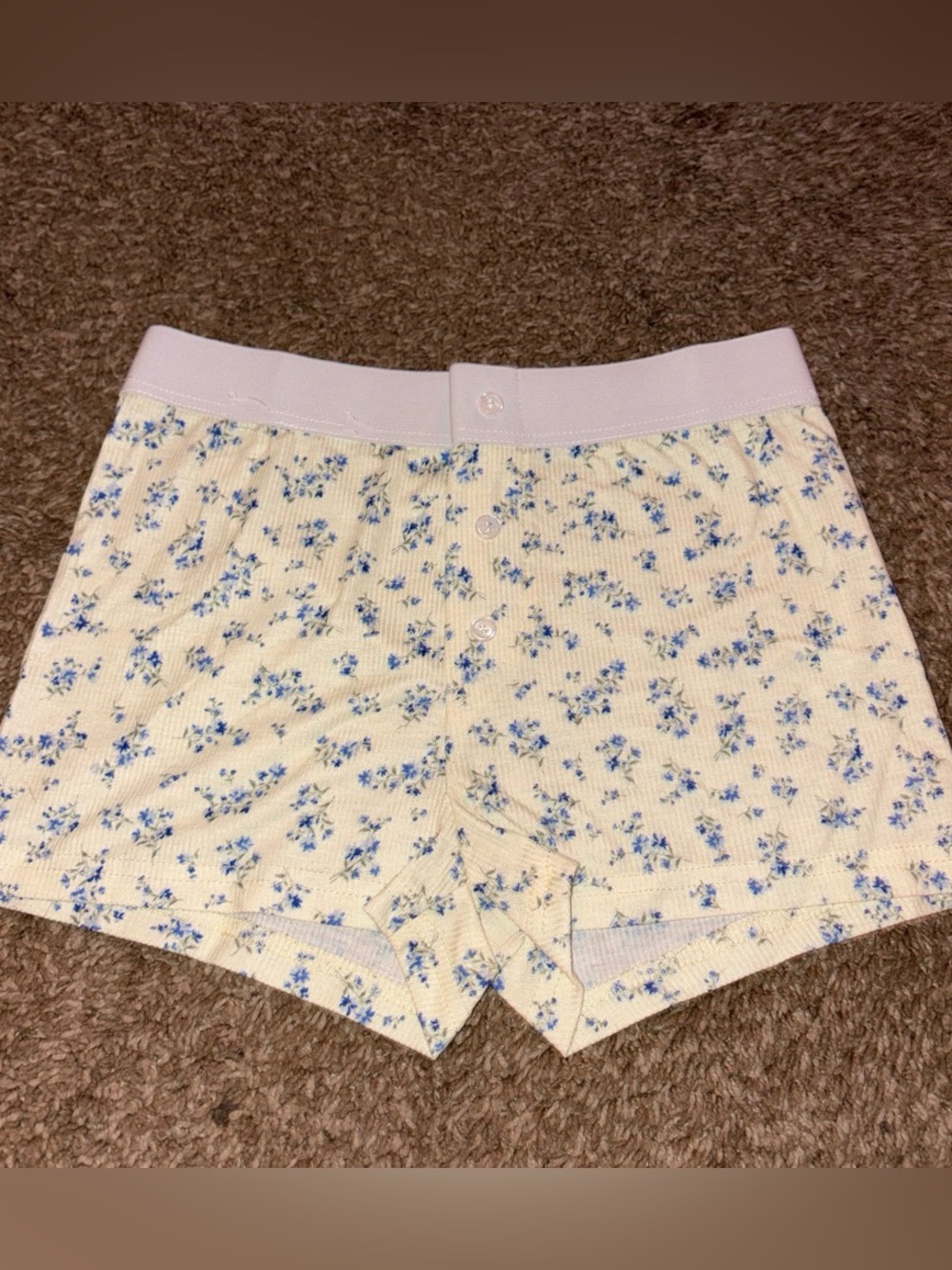 High-Waist Floral Ribbed Lounge boxers in Cream with floral designs